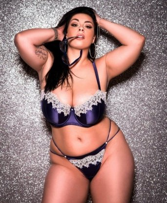 Опыт в этой сфере позволяет мне предложить тебе незабываемые моменты страсти и наслаждения. Встречи со мной - это сплошной кайф и безудержное удовольствие. Фото, которые ты увидишь, подтверждают мою реальность и привлекательность. Живу в Москве и готова встречаться в любое время, чтобы окунуть нас обоих в океан наслаждения. Мои услуги наделяют тебя состоянием и удовлетворением, которые ты еще никогда не испытывал. Отзывы обо мне говорят сами за себя. Доверься мне и я скрашу твою жизнь яркими и запоминающимися встречами. 💋 12978, 28 лет