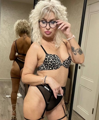 🌟
Я живу в самом сердце Москвы, великолепном городе возможностей и страсти. Мои услуги созданы, чтобы удовлетворить твои самые скрытые желания. 🌌
Со мной ты окунешься в мир незабываемых впечатлений и наслаждения. Я знаю, как превратить каждую нашу встречу в незабываемое приключение, полное страсти и удовольствия. 😈💦
Мои клиенты всегда возвращаются ко мне, оставляя самые значимые и приятные отзывы. Разрешись мне удивить тебя своими навыками и я уверена, ты не пожалеешь о нашей встрече. 🔥
Для большего удобства, я предоставляю фото, которые позволят тебе оценить мою красоту и соблазнительную фигуру. Ты увидишь, что я идеально сочетаю в себе страсть и нежность. 💋
Так что, давай сделаем этот вечер незабываемым вместе. Не откладывай свое удовольствие - свяжись со мной и насладись моим обаянием и нежностью уже сегодня! 🔞💫 2784, 53 года